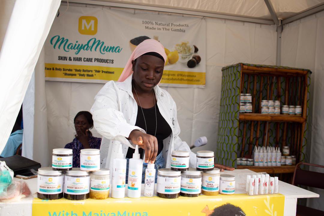 Happy new week Radiants 🎉

Are you aware of the 20% sales on our products at the trade fair? 

Rush now and pick up yours 💛  

📸 By Idealist Media