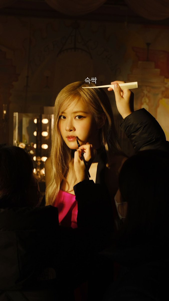 Diml97's tweet photo. I Love Rosé
#OneYearWithR #ROSÉ #로제 https://t.co/c2PF5cf1tY
