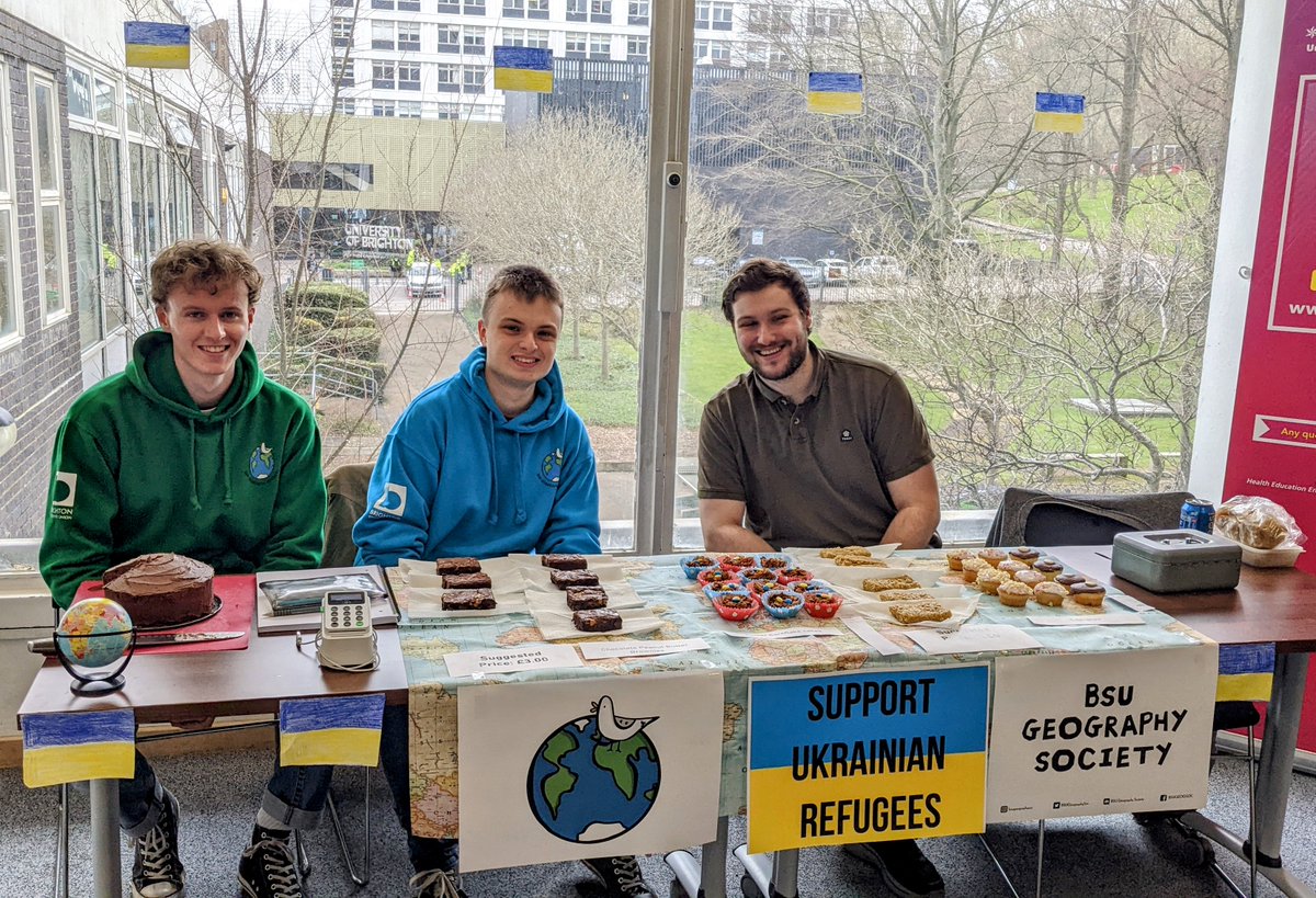 BrightonUniGeo's tweet photo. Shout out to our @BSUGeographySoc raising money for Ukrainian refugees in Cockcroft this morning 🇺🇦 
Recommendation - the peanut butter brownies https://t.co/GtfSGPdOci