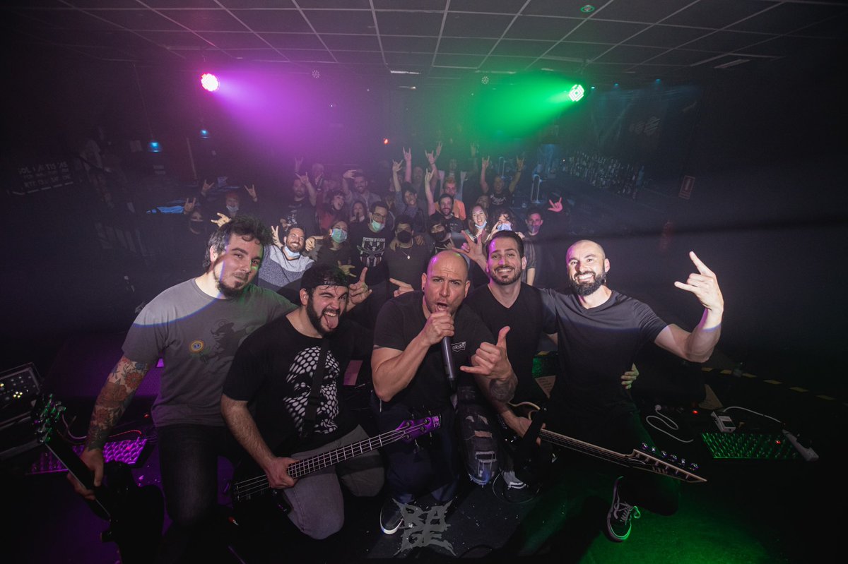 Ya tocaba volver a palpitar con vosotr@s. De llenar las salas y los escenarios. Gracias mil por vuestro calor, por estar ahí después de dos largos años y por apostar por la música en directo📸 Rafa García 
#metal #livemusic #concert #alternativerock #alternativemetal #metalcore