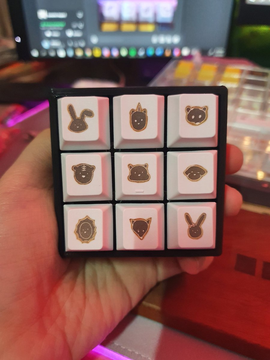 gi99le999's tweet photo. MY CUSTOM CAPS ARE FINALLY HERE https://t.co/TMgY9gpXcy