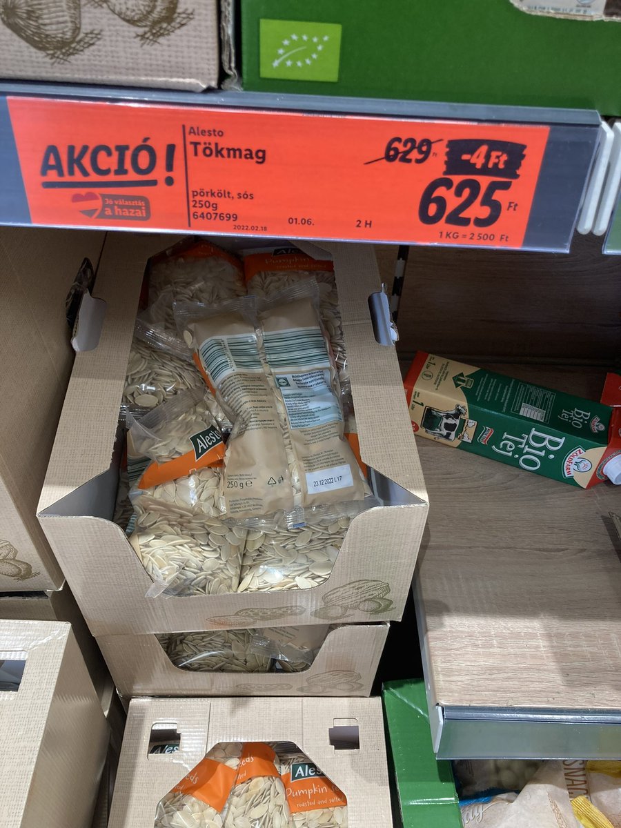 t_lalee's tweet photo. Most éri meg tökmagot venni, óriási az akció a Lidlben 😂! #lidl #akcio #tokmag https://t.co/MtFNdBqZGu