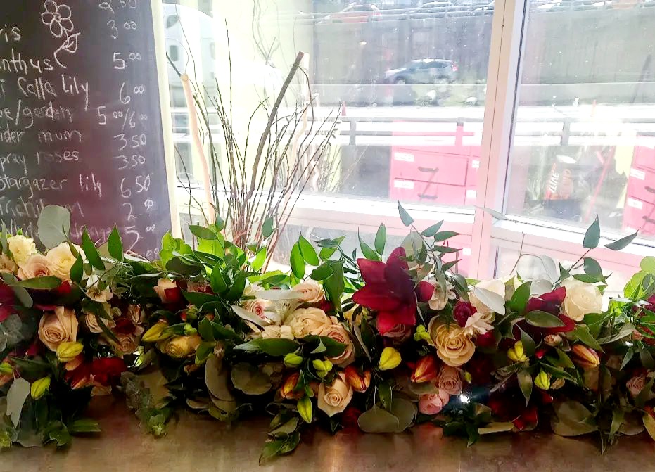 blossom_shops's tweet photo. A little flower power to get this week started !
Bouquets for miles !💐

#flowershop #flowerdelivery #florist #wedeliver #eventflowers #everydayflowers #halifax #dartmouthns #sackvillens #bedfordns #windsorns https://t.co/T1f7zYJMy5