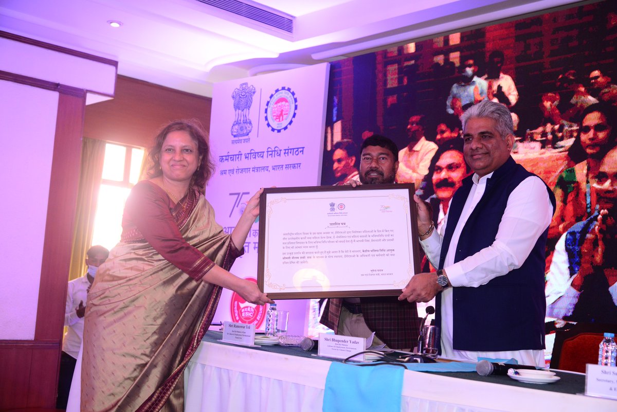 officialepfo's tweet photo. Glimpses from the #InternationalWomensDay celebration held on 8th March, 2022 at India Habitat Centre, New Delhi.

#EPFO #SocialSecurity #AmritMahotsav 

@AmritMahotsav https://t.co/0CWgnFZmxF