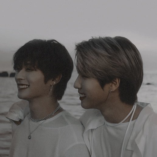 starrlostskz's tweet photo. Easy as Pie — m!nsvng 

•rated t 
•17.6k
•for @minsungficathon 
•notable tropes: fake/pretend relationship, 5+1 things, strangers to lovers
•prompt #P117

https://t.co/212uAzqVC7 https://t.co/ZJ2Bgh757B