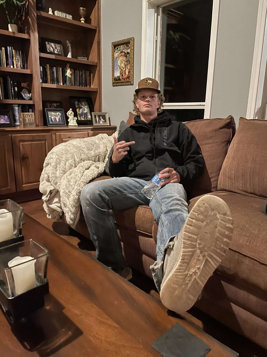 Kingjuno69's tweet photo. Your master is going on vacation soon so open your wallets and serve. Customs and drains all day🐖😈 @CockyStr8boyz @RT4Masters @RTfootmaster @rt_feet @FOOTMASTERSRT @alphaxfindomrt @stupidloserfuck @AcademyOfFags https://t.co/wTFjmWTsT2