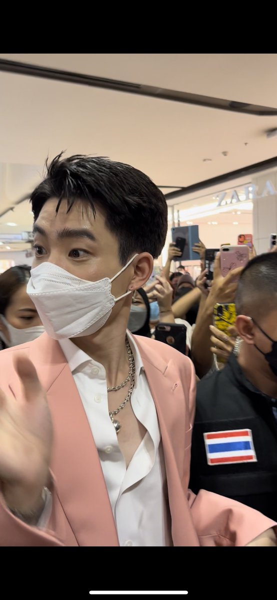 janepop252's tweet photo. หล่อแบบ หล่ออ่ะ หล่อวัวตายควายล้มมากพ่อ #OffJumpol #DestinyClinicWithOff 
ปล.ไม่ได้เข้าทวิตมาครึ่งปี วันนี้ได้เจอพี่ออฟดีใจมาก🤍🤍 https://t.co/7dn3j5BdWr