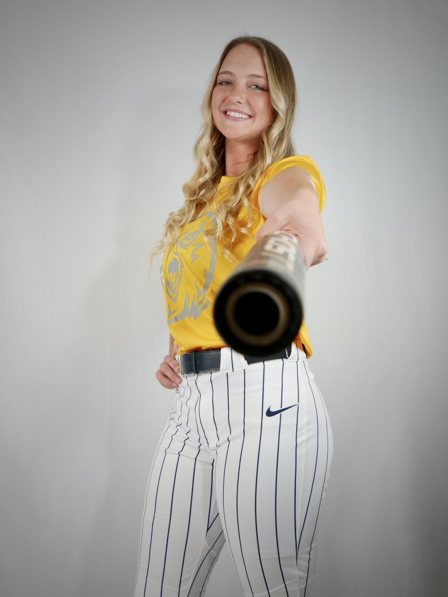 ‼️GAME DAY - @ReinhardtSoftb1 

⏰DH- 1:00PM/3:00PM
📍Ken White Softball Field
🆚 <a href="/SoftballRio/">RioGrandeSoftball</a> 
🎥 portal.stretchinternet.com/reinhardt/inde…
🎫 reinhardt.prestosports.com/general/2020-2…

LETS GO 🦅 #24Teams1RU