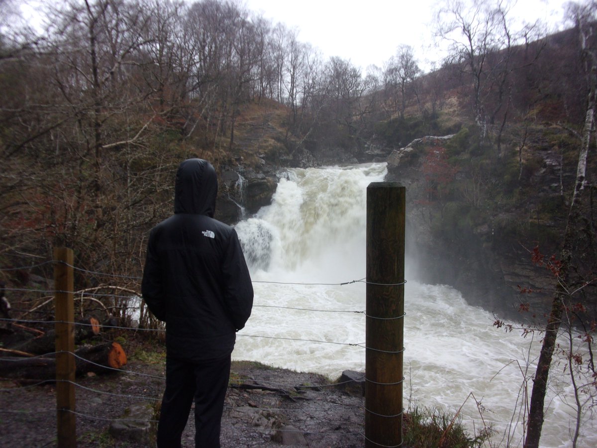 AsprisScotland's tweet photo. Enabling young people to visit new places and experience fun activities is something that makes our roles so rewarding.

We recently took a trip to Glencoe to see the picturesque waterfall. The snow resulted in attempting to build the biggest snowman! 

#KeepThePromise https://t.co/taIoAsIOsp