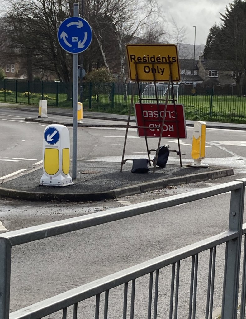 CBsInMyHouse's tweet photo. And so it begins… ready for a hellish week of traffic jams and drunk people #CheltenhamProblems #Cheltenham #RaceWeek https://t.co/UqC6A9XdxV