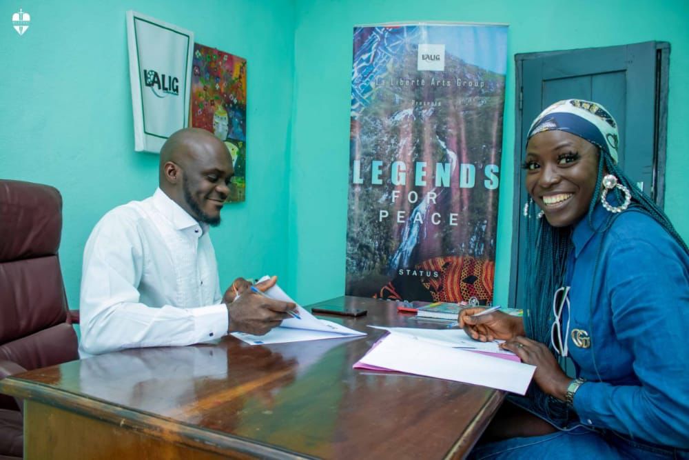 RLalig's tweet photo. Official Signing of Contracts with Artist for the project"LEGENDS FOR PEACE"
#LegendsForPeace
#EndAnglophoneCrisis 
#IAmALegend
@UEauCameroun @UNDP @UN_Cameroon https://t.co/8Wms7gbVjx
