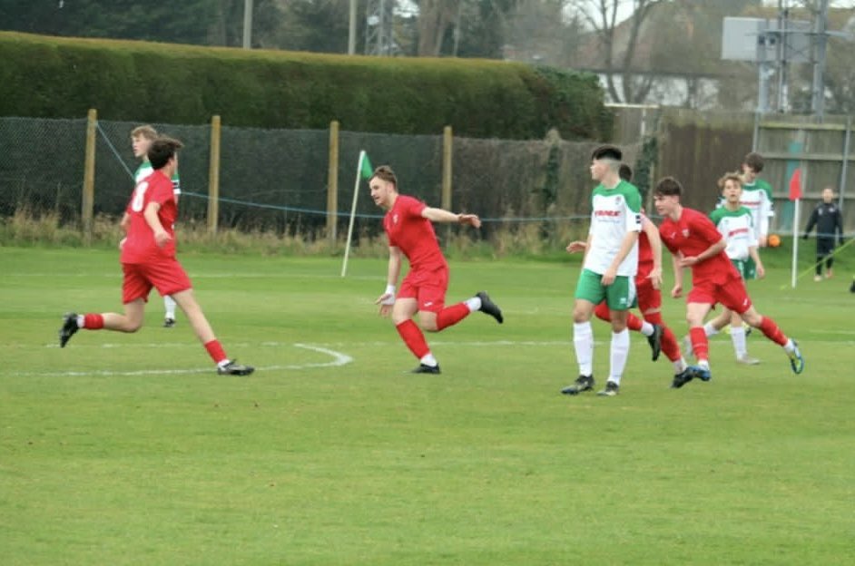 🦁 BRTFC 0-6 Pagham!

Our young lions run riot in near neighbours back yard! Well done team!

#Lions 🦁