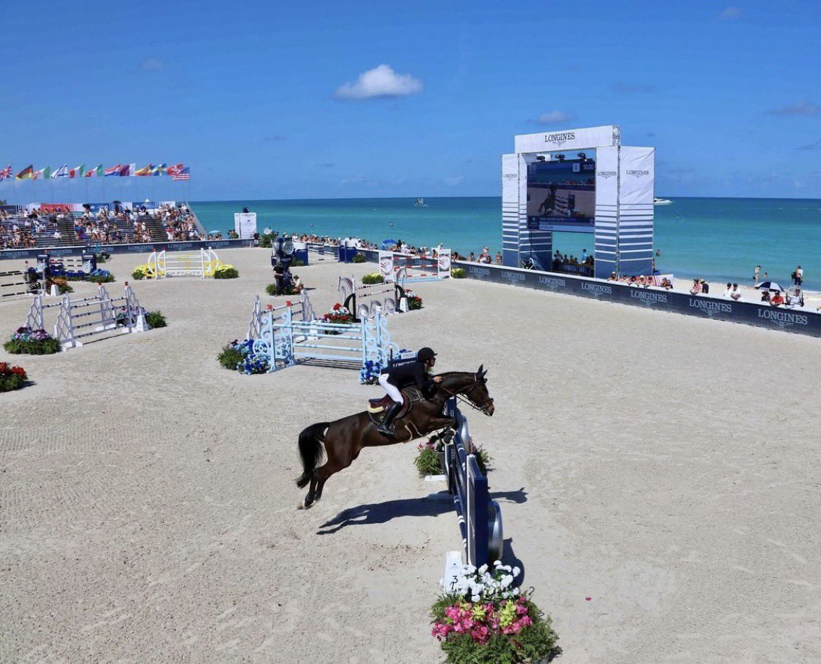 Dreaming of summer ☀️💭

Who else would love to ride in this arena?!😍 🐎@longinesglobalchampionstour

#pikeur #eskadron #ss22 #equestrianstyle #getthelook #explore #horsegoals #shopnow #aw21 #weg2022 #britisheventing #britishdressage #pferdesport