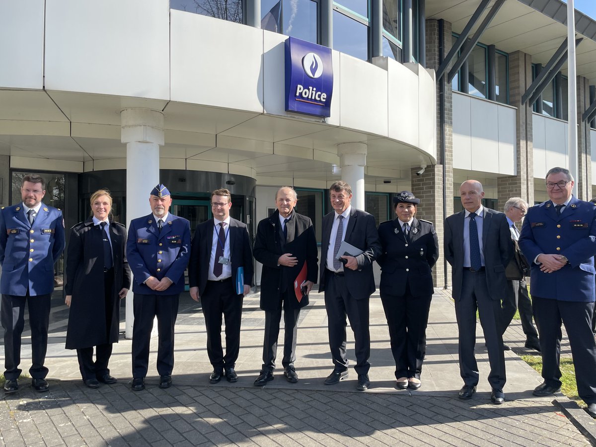 prefet59's tweet photo. Louis-Xavier Thirode, préfet délégué #Défense #Sécurité, s'est rendu le 11/03 au Centre de coopération policière et douanière de Tournai (CCPD). Après une visite et une présentation de l'activité du CCPD, les services ont travaillé sur les pistes de coopération franco-belge. https://t.co/poTNc8Kcm3