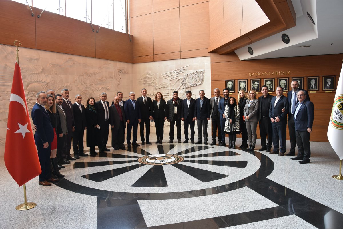 ozgur_cankaya_'s tweet photo. İlçe Başkanımız Fahri Yıldırım,Türkiye Barolar Birliği Başkanı Erinç Sağkan'a hayırlı olsun ziyaretinde bulunmuştur
TBB ziyaretine Çankaya Belediye Meclisi CHP Grup Başkan vekili Yeliz Aşcı,Belediye Meclis Üyelerimiz,İlçe Yöneticilerimiz ve İlçe Kadın Kolu Başkanımız katılmıştır. https://t.co/29dPJG9gtF