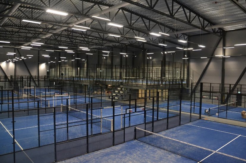 Lidköping har nu inte bara Sveriges finaste bandyarena. Nu kan man stolt presentera Sveriges finaste Padelhall dessutom. WAP - Lidköping. #padel #lidkoping