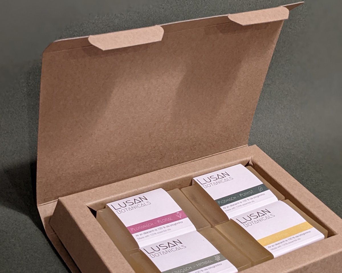 BlackmorePrint's tweet photo. We created mailing boxes for these handmade #ecofriendly soaps.
♻️ Boxes: created on FSC-accredited Twin Kraft board & printed with vegetable inks.
👉 Read our top packaging tips: https://t.co/Zf1R4AIzFL
#printing #packagingboxes #Packaging #printedbox
https://t.co/e2DRLmEb8C https://t.co/WuS3p3Pk1R