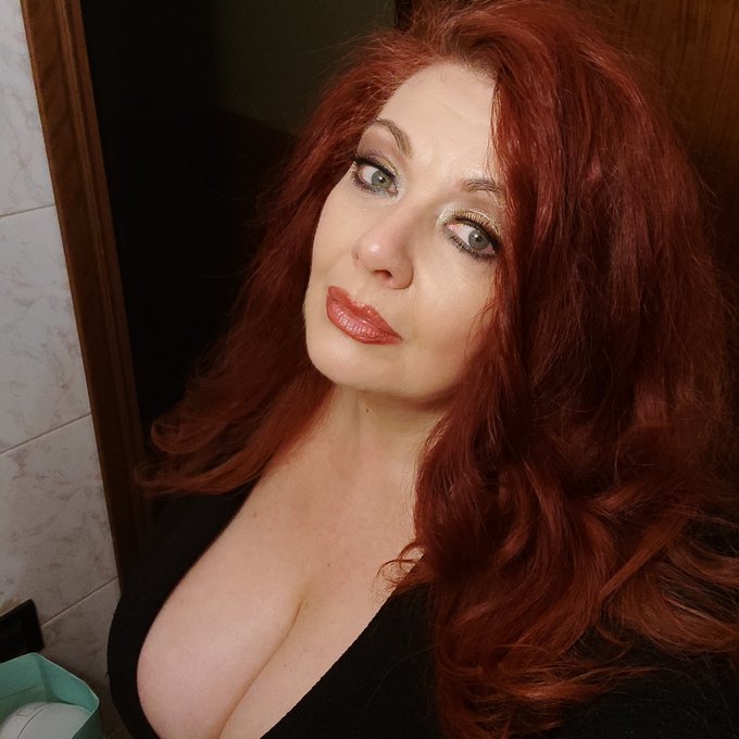 Buongiorno miei carissimi fans come mi trovate con i capelli lisci,? 😀😘😘😘💋  https://t.co/wTXZjUBbQu  #attriciitaliane<a href="/tag/actress"class="tags"><span>#actress</span></a><a href="/tag/hair"class="tags"><span>#hair</span></a><a href="/tag/star"class="tags"><span>#star</span></a><a href="/tag/longhair"class="tags"><span>#longhair</span></a><a href="/tag/rouge"class="tags"><span>#rouge</span></a><a href="/tag/capelli"class="tags"><span>#capelli</span></a>