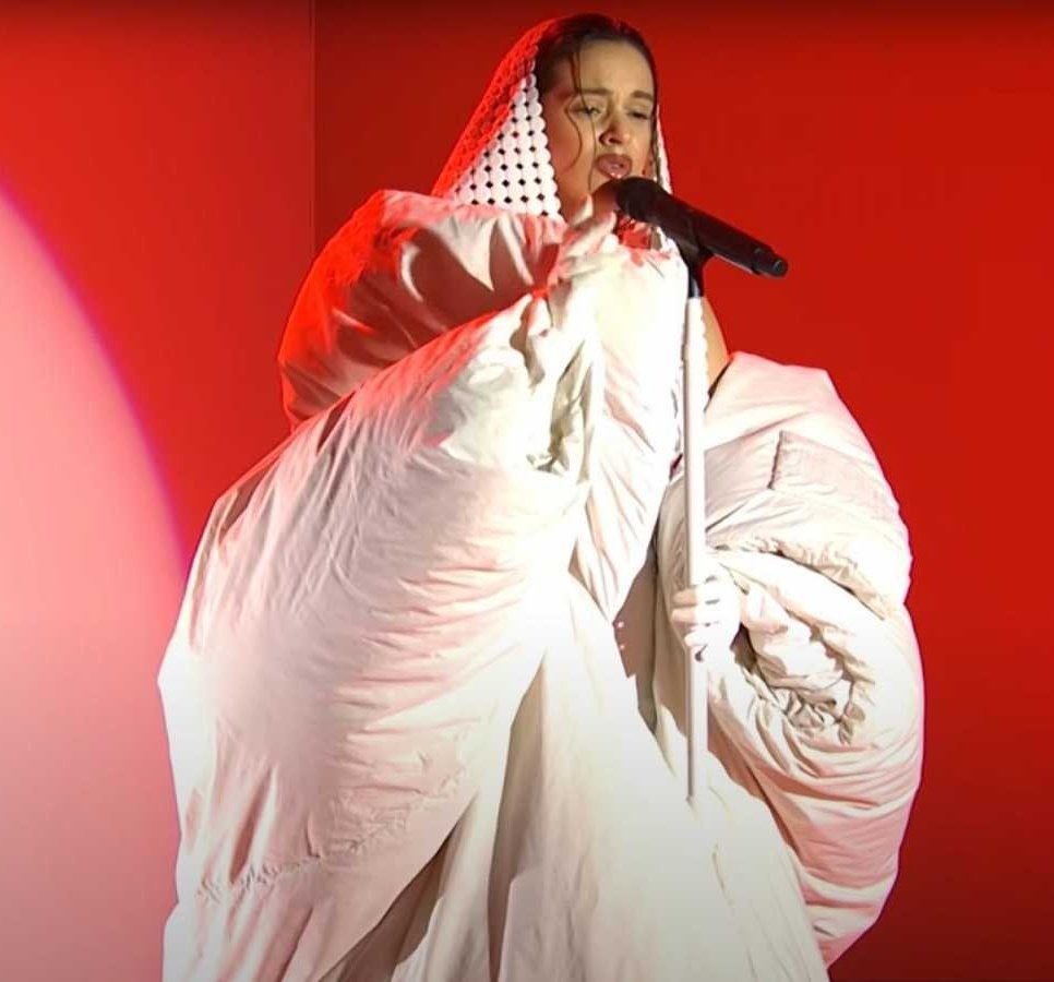 Rosalía actuando en una fiesta privada en casa de Ana Botín.