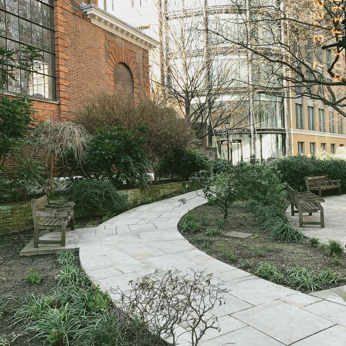 liminalnarrate's tweet photo. City of London churchyard. St Anne and St Agnes. A pause, a silent beat in the day-to-day rhythm. https://t.co/kNhvFap8dd