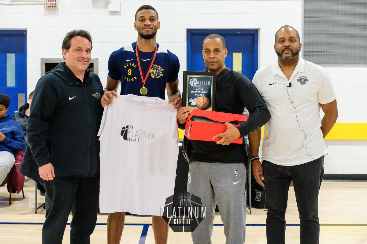 Félicitation à <a href="/Mara_lhomme/">L'homme Mara</a> qui a remporté circuit national Platinum 🇨🇦 avec <a href="/ricbasketball/">Royal Crown Basketball</a> et a été élu meilleur joueur de la compétition 🇬🇳 🐘