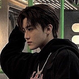 ㅤ   

     not new to rp, restarting.
     interact to be mutuals.