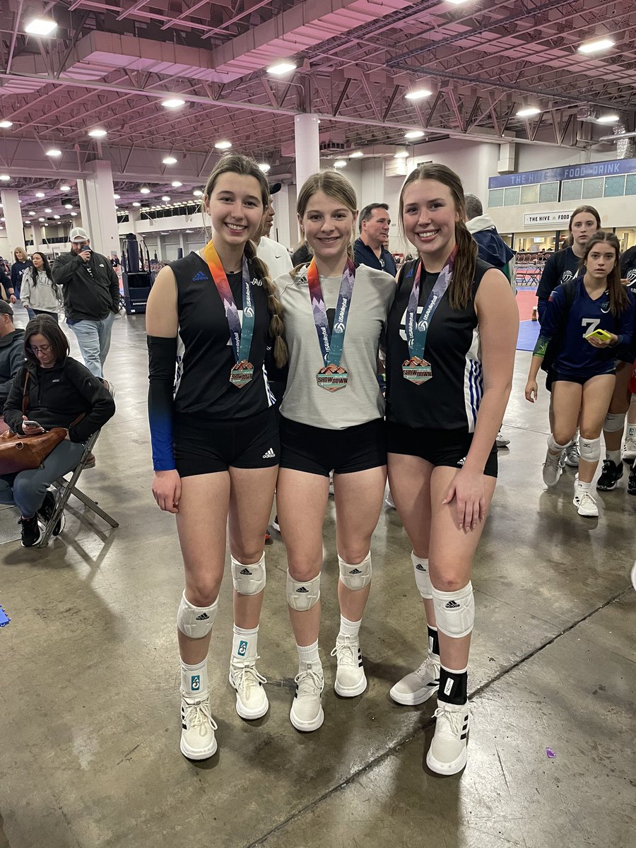 Congrats to these three on finishing third in salt lake and double qualifying for nationals! 💙🐴🏐