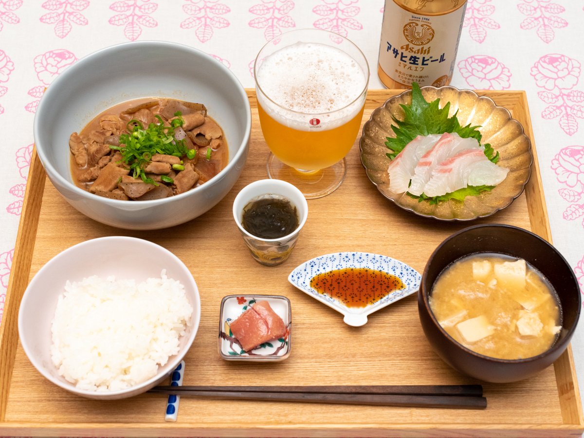 _gohan_note's tweet photo. 今日の晩御飯

もつ煮込み
お刺身（真鯛）
もずく酢
たらこ
豆腐と揚げのお味噌汁
ごはん
#アサヒ生ビール

#おうちごはん #Twitter家庭料理部 #料理記録 #イッタラ #iittala #ティーマティーミ #TeemaTiimi  #有田焼 #九谷焼 #青郊窯 #東屋 #マリメッコ  #marimekko #器好き #テーブルフォ�� https://t.co/0FWqulkpmP