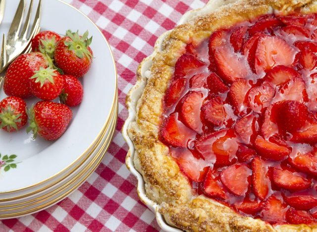 Since it is Pi day we wanted to explore the world of pies. This is a list of the 25 Best &amp; Worst pies by nutritional benefits. You can find a pie that will make you feel great about how healthy you are being (relatively) or... go the other direction. 

buff.ly/37mJnLb