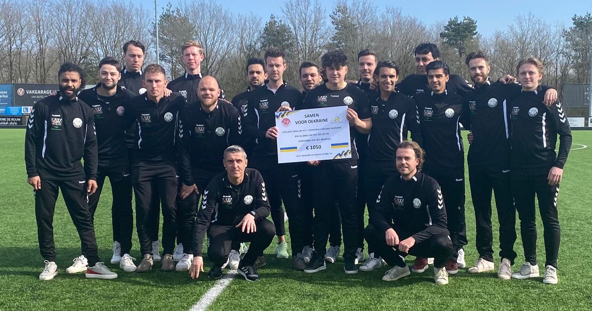 073voetbal's tweet photo. 👏🏼 | De selectie van @ZwaluwVFCVught heeft 1.050 euro 💰 ingezameld voor @Giro555. "Ongekend wat daar in Oekraïne gebeurt. Hopelijk volgen meer clubs ons voorbeeld." https://t.co/3UndjuVKKK @Martinlaat09 https://t.co/j2rurR1mp1