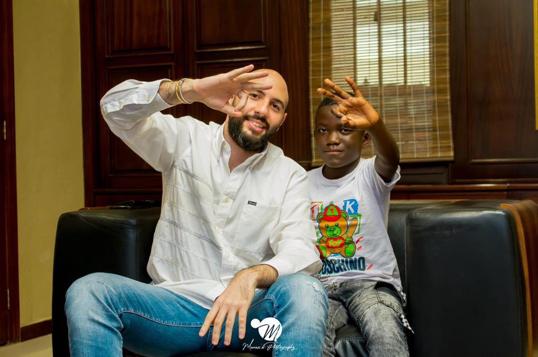 i243news's tweet photo. #Kinshasa : comme promis, le patron de #SOKIN @AbedAchour  vient de prendre la scolarité de petit Gilbert pour toute l'année scolaire, il  bénéfice également des matériaux didactiques. Le jeune garçon a repris le chemin de l'école ce lundi 14 mars. https://t.co/6dSrnCZ9Ho