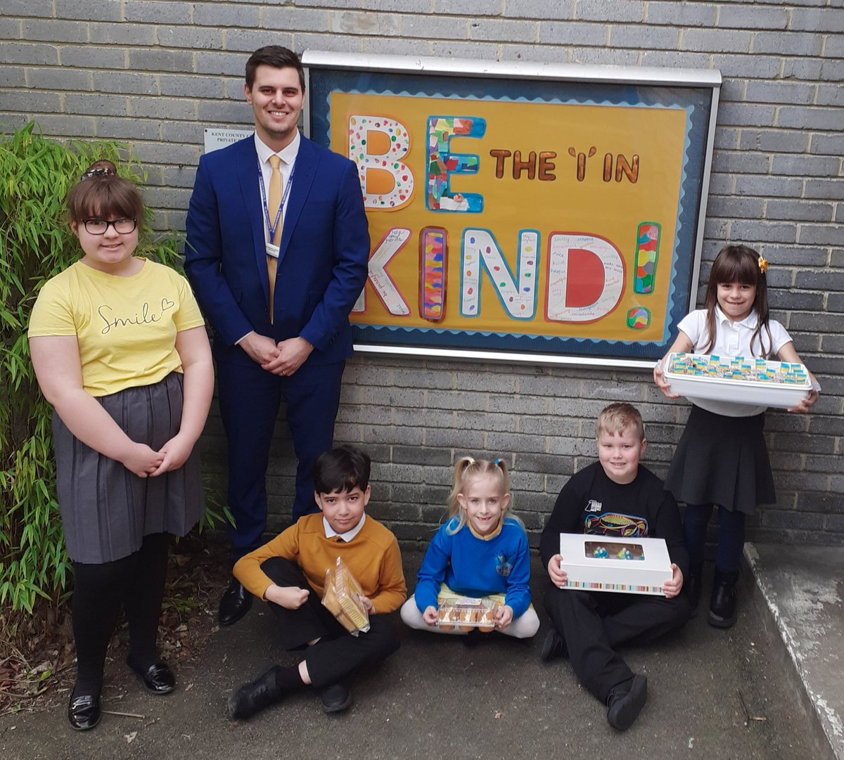 stmarysdover's tweet photo. Pupils and staff raised money for Ukraine through the Disasters Emergency Committee by selling cakes and wearing something yellow/blue. I thank the kindness and generosity shown by so many of our school community. https://t.co/MrhebaPgjk