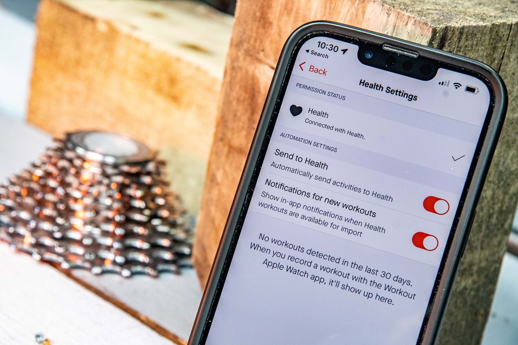 dcrainmakerblog's tweet photo. Strava Abruptly Ends 3rd Party Data Sync to Apple Health: Many users have been left in a gap after the company ended sync a few days ago without notice. Here's a look at what changed, why Strava says they did it, and the alternate options: https://t.co/5yT6jB9Kri https://t.co/36oCP915LG