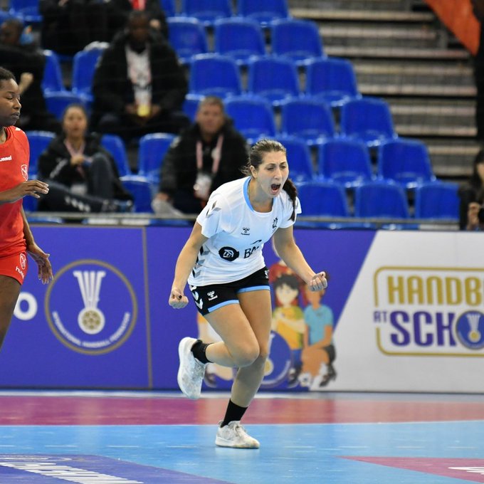 #Handball Luciana Mendoza (<a href="/LuuZurda/">Luciana Mendoza</a>), referente histórica de La Garra, cumple 32 años. Repasá su trayectoria en la Selección Argentina, que la tiene como la máxima goleadora
cutt.ly/aA3smNa