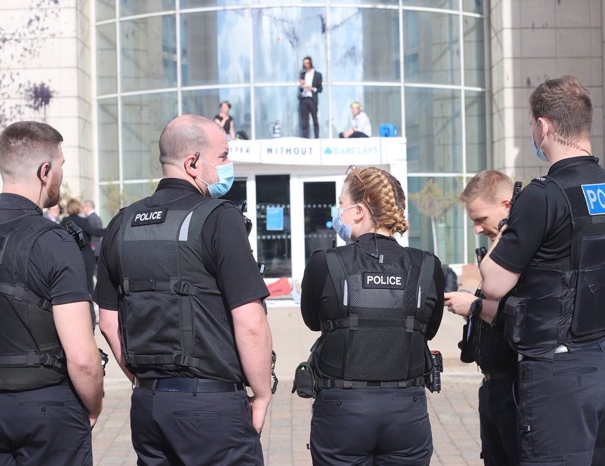 Rebels paid Barclaycard HQ a visit today to expose Barclays’ filthy fossil fuel investments!

An escalation of a similar action from 2020, fake oil sprayed inside & outside the HQ.

Fuck Barclays - and Fuck Fossil Fuels! #BetterWithoutBarclays #BreakUpWithBarclays