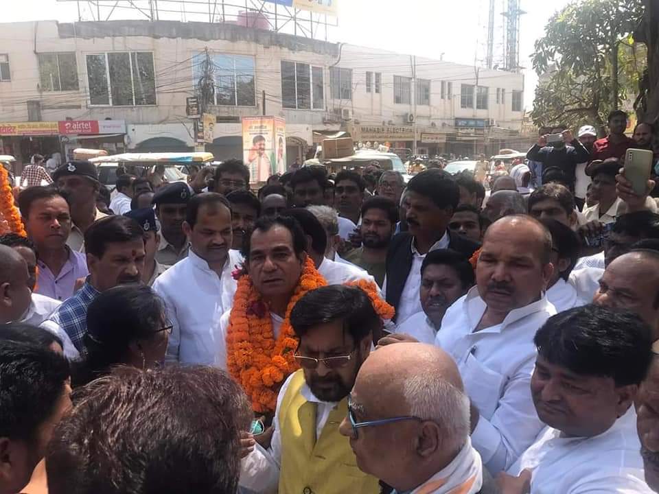 CPIBihar's tweet photo. विधान परिषद चुनाव में बांका-भागलपुर सीट से  महागठबंधन समर्थित @cpofindia  के उम्मीदवार कामरेड संजय कुमार ने आज भागलपुर समाहरणालय मे नामांकन का पर्चा दाखिल किया।
भाकपा के राज्य सचिव रामनरेश पांडेय, @RJDforIndia के वरिष्ठ नेता जय प्रकश यादव प्रमुख रूप से शामिल हुए। https://t.co/3wWkG0bPkH