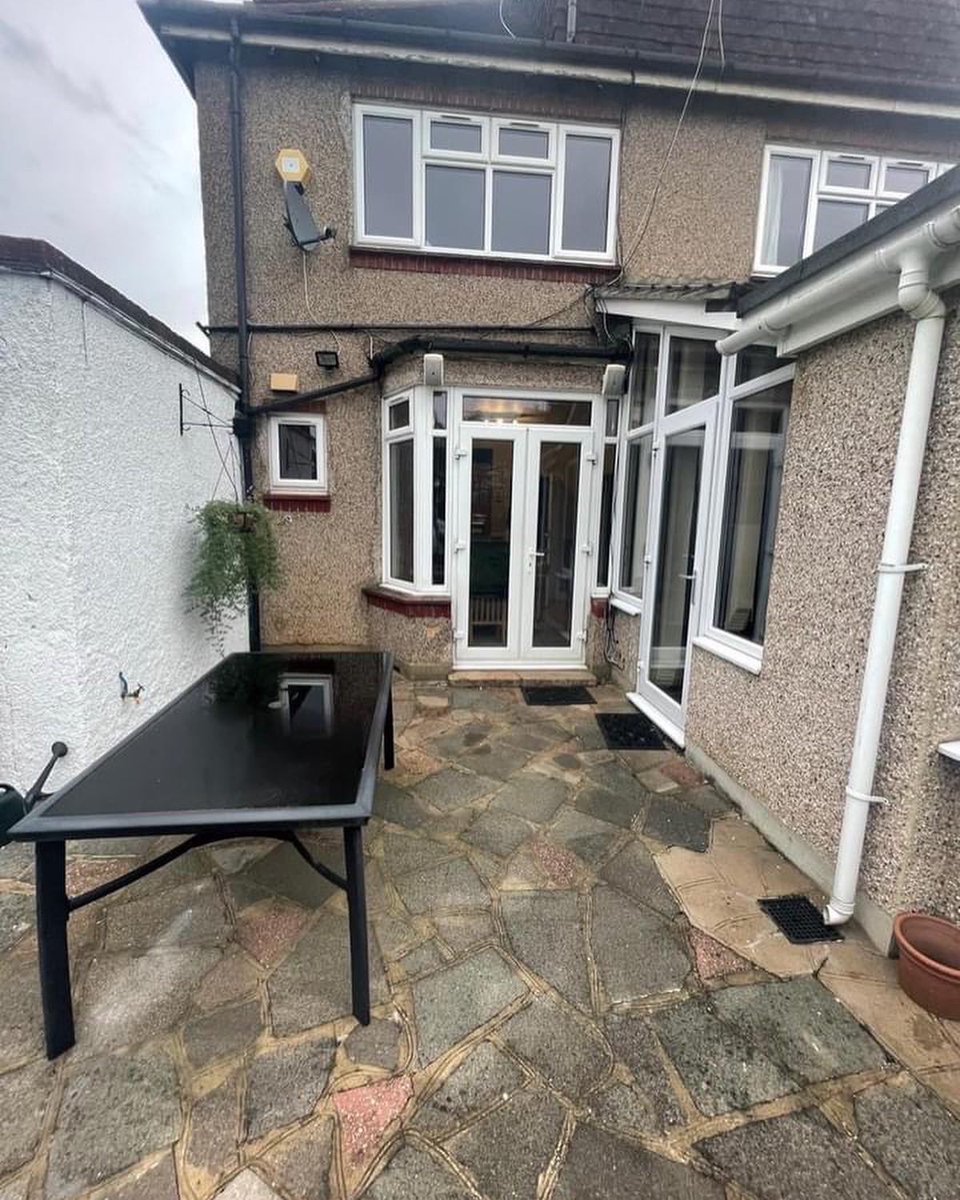 The Koa from Lanai installed in Harrow.
 
The all weather remote controlled Koa. 3.1 metres wide with a projection of 5 metres.
 
Please contact us on info@lanai-outdoor.co.uk with any enquiries.

#Lanai #Koa #OutDoorlife #LiveLifeOutdoors #DineAlfresco #GardenLifestyle