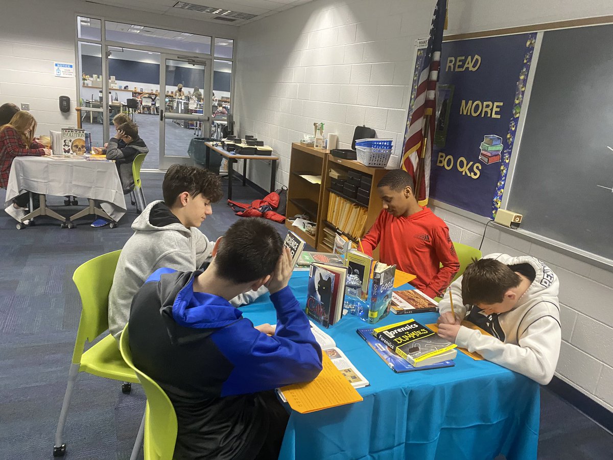 BearsIMC's tweet photo. Check out Dr. Re's classes participating in a science book tasting! @EtownAreaMS #BookTasting https://t.co/MLpfGTmILx