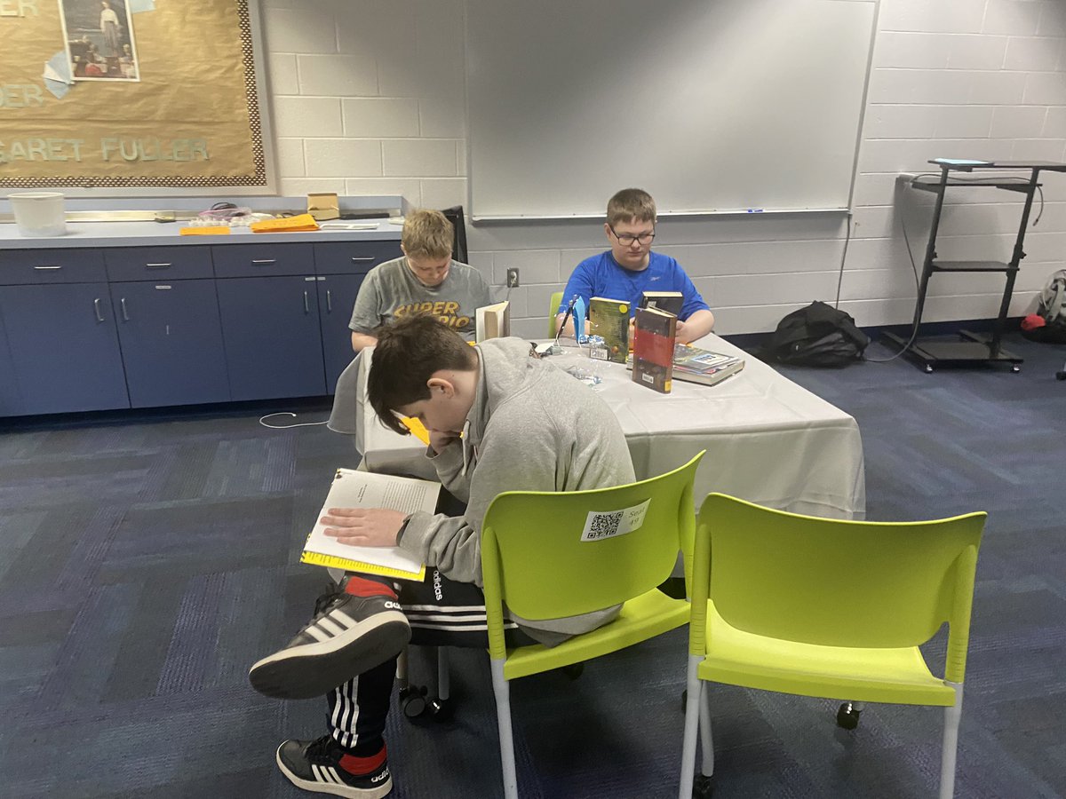 BearsIMC's tweet photo. Check out Dr. Re's classes participating in a science book tasting! @EtownAreaMS #BookTasting https://t.co/MLpfGTmILx