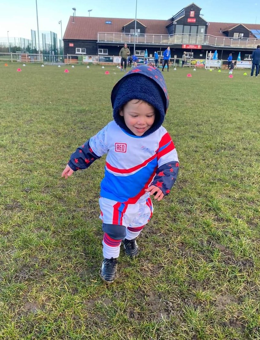 RedSportswear's tweet photo. Running into a fresh week with @littlescrummers

#rugby #rugbyforall #rugbyclub #rugbyessex #littlescrummers #minikits #startthemyoung #rugbyplayers #rugby7s #MondayMotivation https://t.co/jcCP8hKoja
