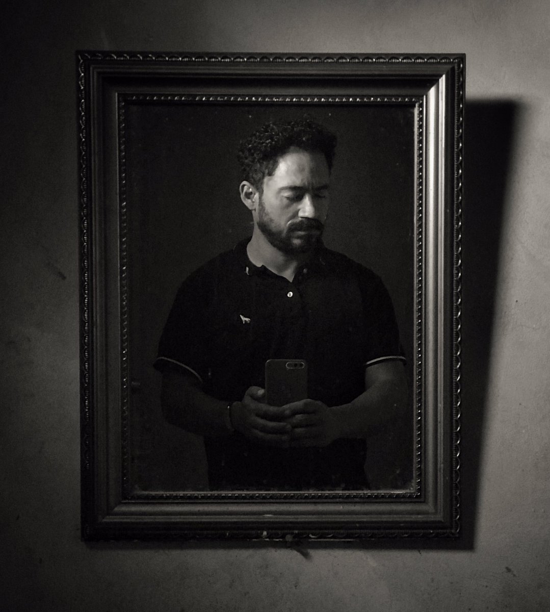 OctavioMendivil's tweet photo. Into the mirror https://t.co/HS3m1pqD64