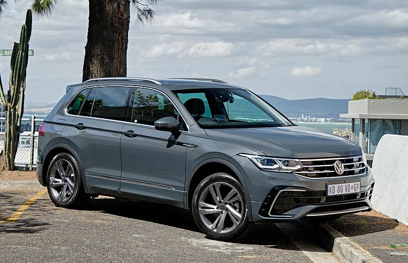 NamWheels's tweet photo. Enjoy these stunning photos of the @VolkswagenSA #Tiguan 1.4 #TSi #RLine & read our impressions here:
https://t.co/ZgTurunI30
#VWTiguan #TiguanRLine #DolphinGrey https://t.co/kTzIATgXuK