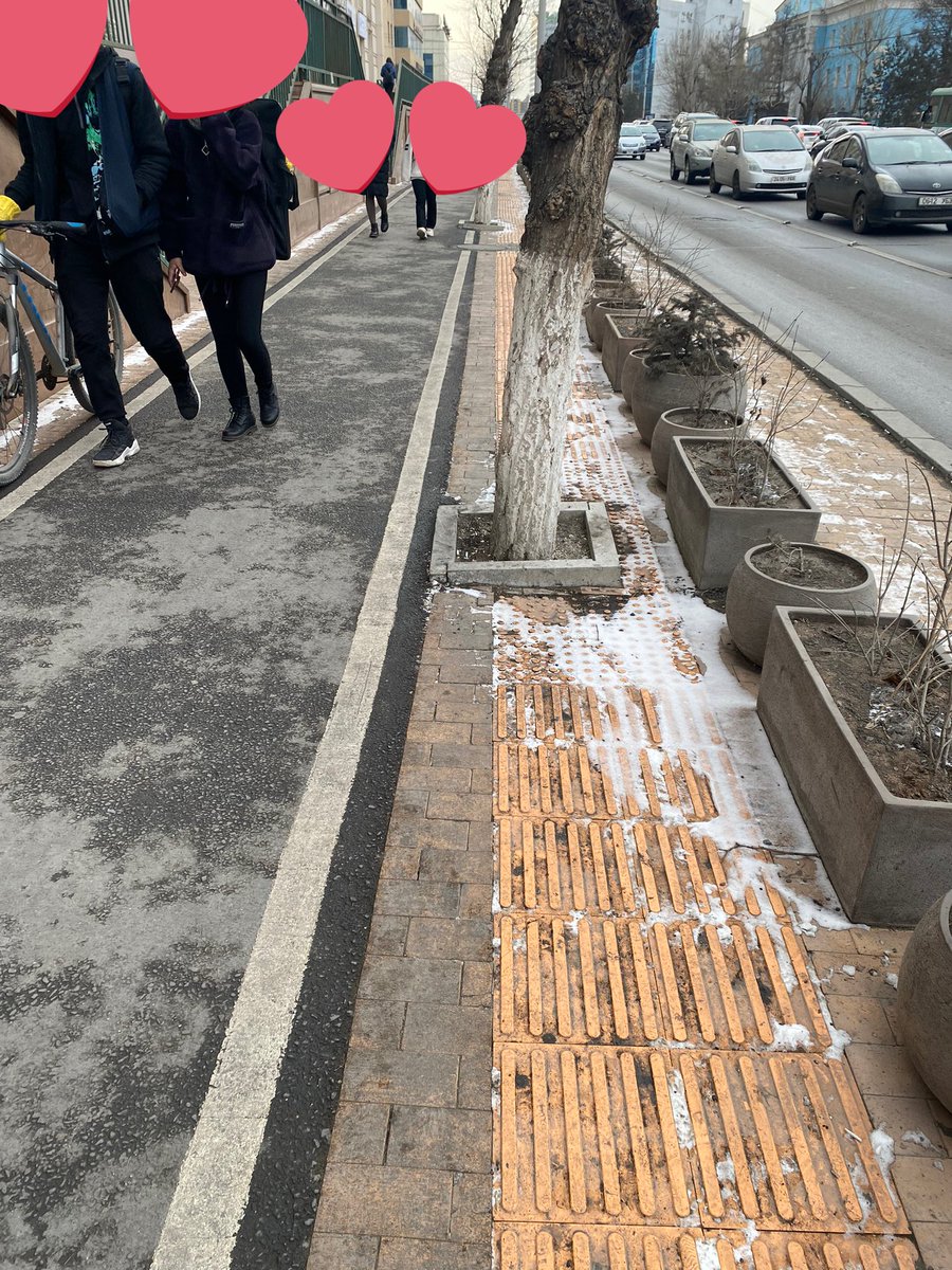 Ёстой мядрал муутай хүн энэ замыг тавьдаг байхаа.Хаагуур нь явган хүн алхах вэ? Харааны бэрхшээлтэй хүн мод мөргөөд унах уу?
 Дугуйтай хүн хаагуур нь явах вэ?