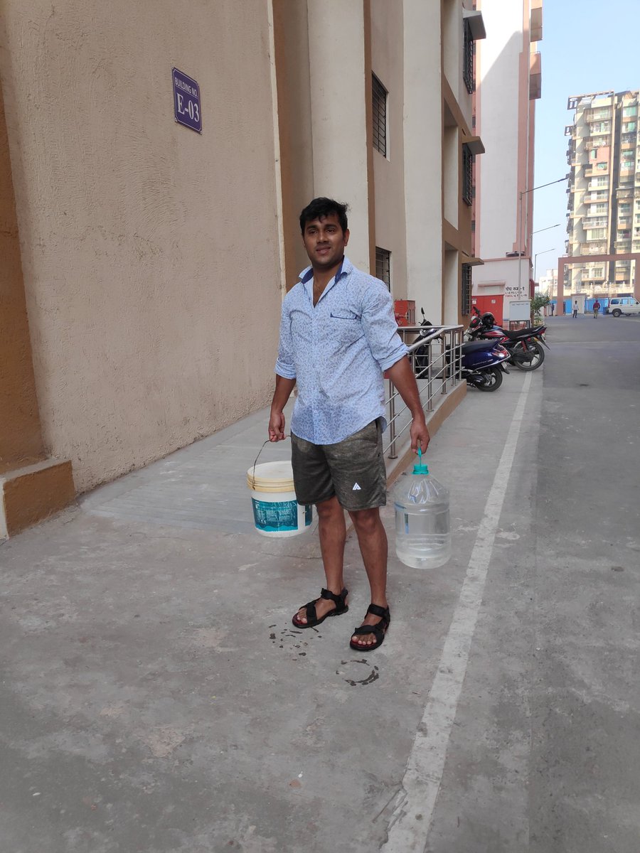 jagtapyog17's tweet photo. @CIDCO_Ltd @CMOMaharashtra @mieknathshinde @DrSanMukherjee @CIDCO_Ltd @DrSanMukherjee @mieknathshinde @CMOMaharashtra @abpmajhatv @zee24taasnews @lokmat ही आहे सिडको च्या आश्वासनांची पूर्तता, पाणी असेल पण घरात नाही भटकून आणावे लागत आहे. मागील १-२ महिन्या पासून केदार गृहसंकुल तळोजा सेक्टर २१ या ठिकाणच्या रहिवाश्यांच्या अवस्था. https://t.co/IecyeWKejA
