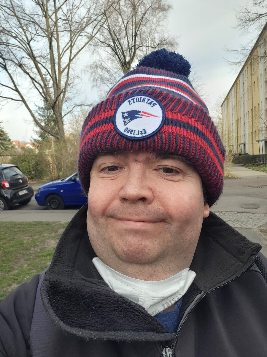 schmopskater's tweet photo. #ranNFL #ranNFLsuechtig  wow tom brady macht doch weiter ja das freut mich.....wünsche euch allen eine schöne Woche #Montagslaecheln https://t.co/70kSzW1YqH