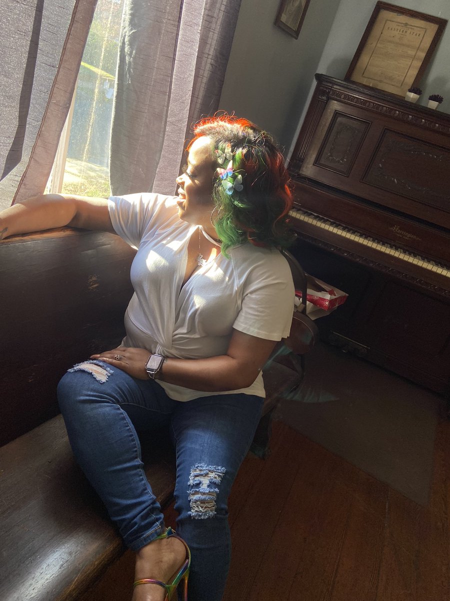 hootschicvbpd's tweet photo. “Scuse me while I feel myself” #lizzo #vanquishbeautystudio #selflove #unspokenvision 🧡💚 https://t.co/tk8Wrs4D2I