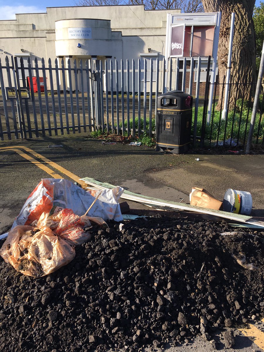 simonjjordan's tweet photo. Found this fly tip on Rectory Road this morning @lbbdcouncil https://t.co/U68zofr7UD