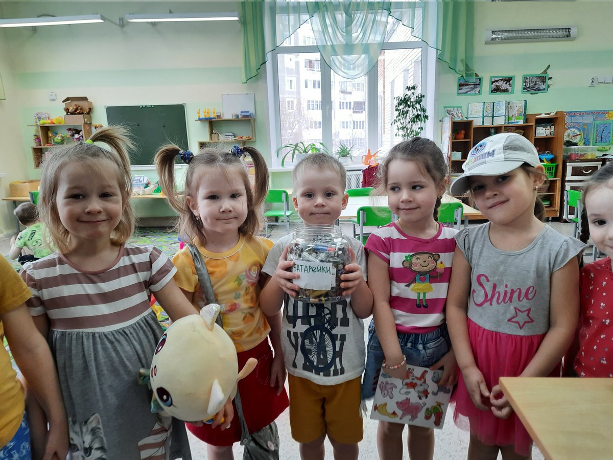 Сегодня с детьми была проведена беседа на тему "Польза и вред батарейки". Дети узнали,какой вред приносят окружающей природе не переработанные батарейки. Дошколята решили помочь природе и присоединились к акции "Собираем батарейки с Duracell ".