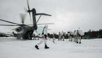 ColdResponse22 ,Norveç'te Soğuk Müdahale 2022 Tatbikatı'na hazırlık için soğuk hava taktikleri eğitimi yürütür.
27 NATO müttefik ülke ve ortağın katılımıyla ile 4 Martta basliyor, iki yılda bir yapılan bir tatbikattır.