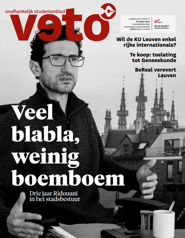 Veto_be's tweet photo. De ploeg van Mo Ridouani zit halverwege zijn termijn. Veto legt het beleid op de rooster. 
Ook in deze editie: de opmars van kantoren bij Geneeskunde, waarom Weyts geen diploma verdient en nog veel meer.
Lees het op https://t.co/BODaoRgDry of in de pdf: https://t.co/o3gjySF0lO https://t.co/IFdWFVlvjb